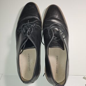 Banana Republic Classic Black Leather Lace-Up Shoes